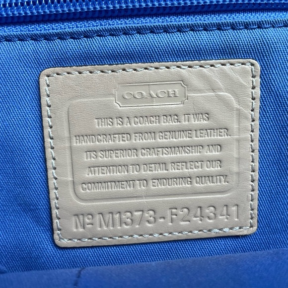 COACH‎ BLUE LEATHER TOTE WITH LIIGHT YELLOW TRIM/HANDLES.  EXCELLENT CONDITION. - Picture 4 of 4